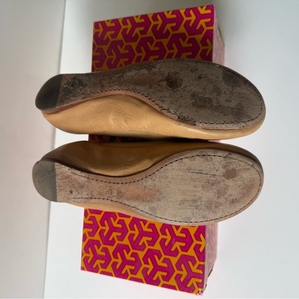 Tory Burch Caroline 2 Ballet Flats Sand/ Dark Sand - Picture 4 of 10